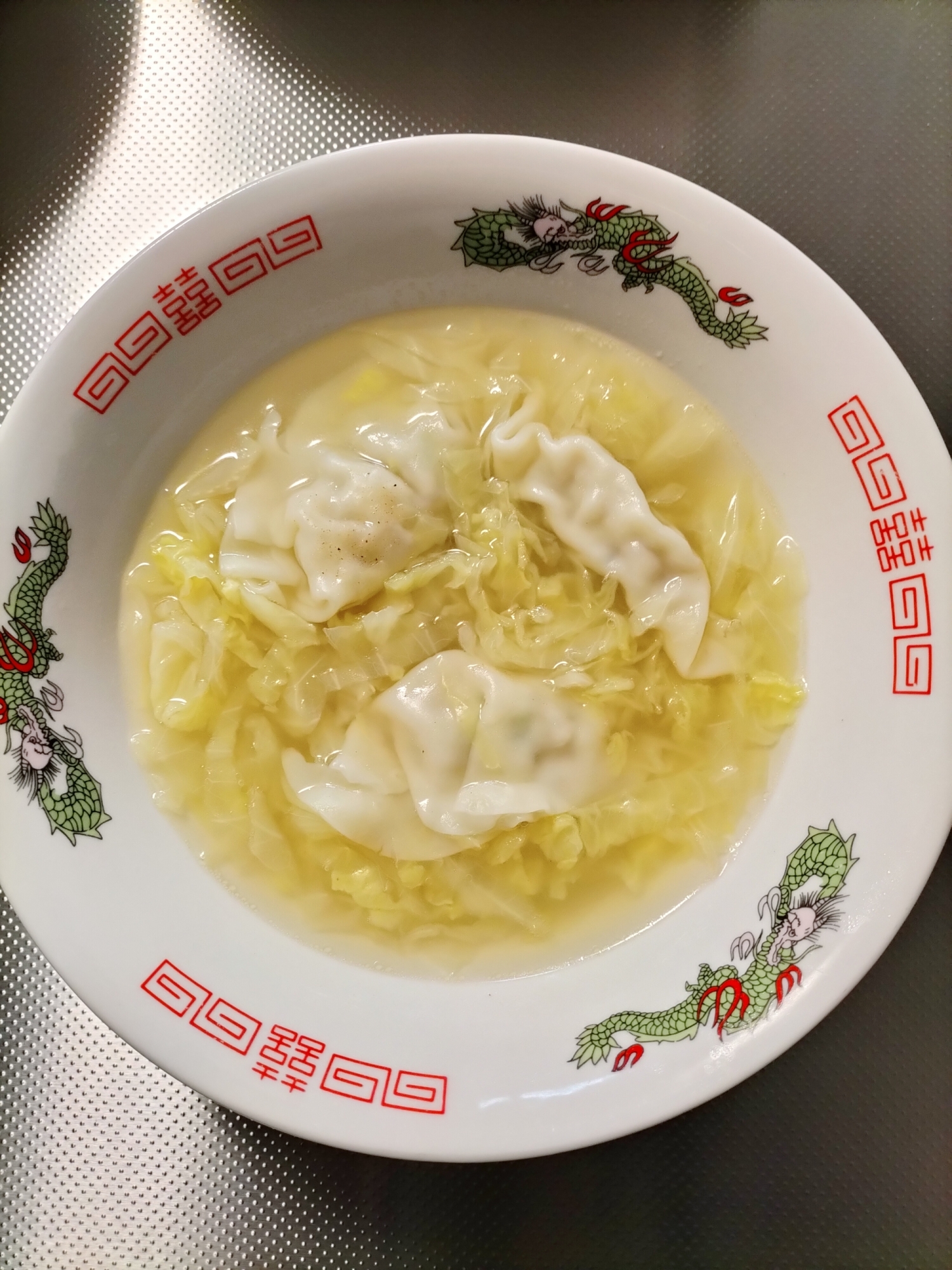 【簡単】餃子とキャベツの万能スープ