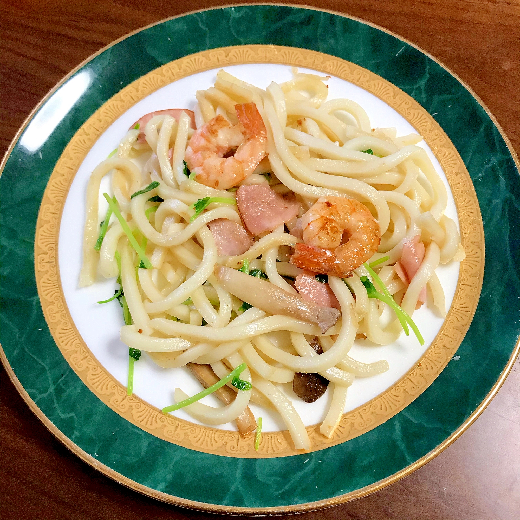 エリンギ、エビ、豆苗、ハムの焼きうどん