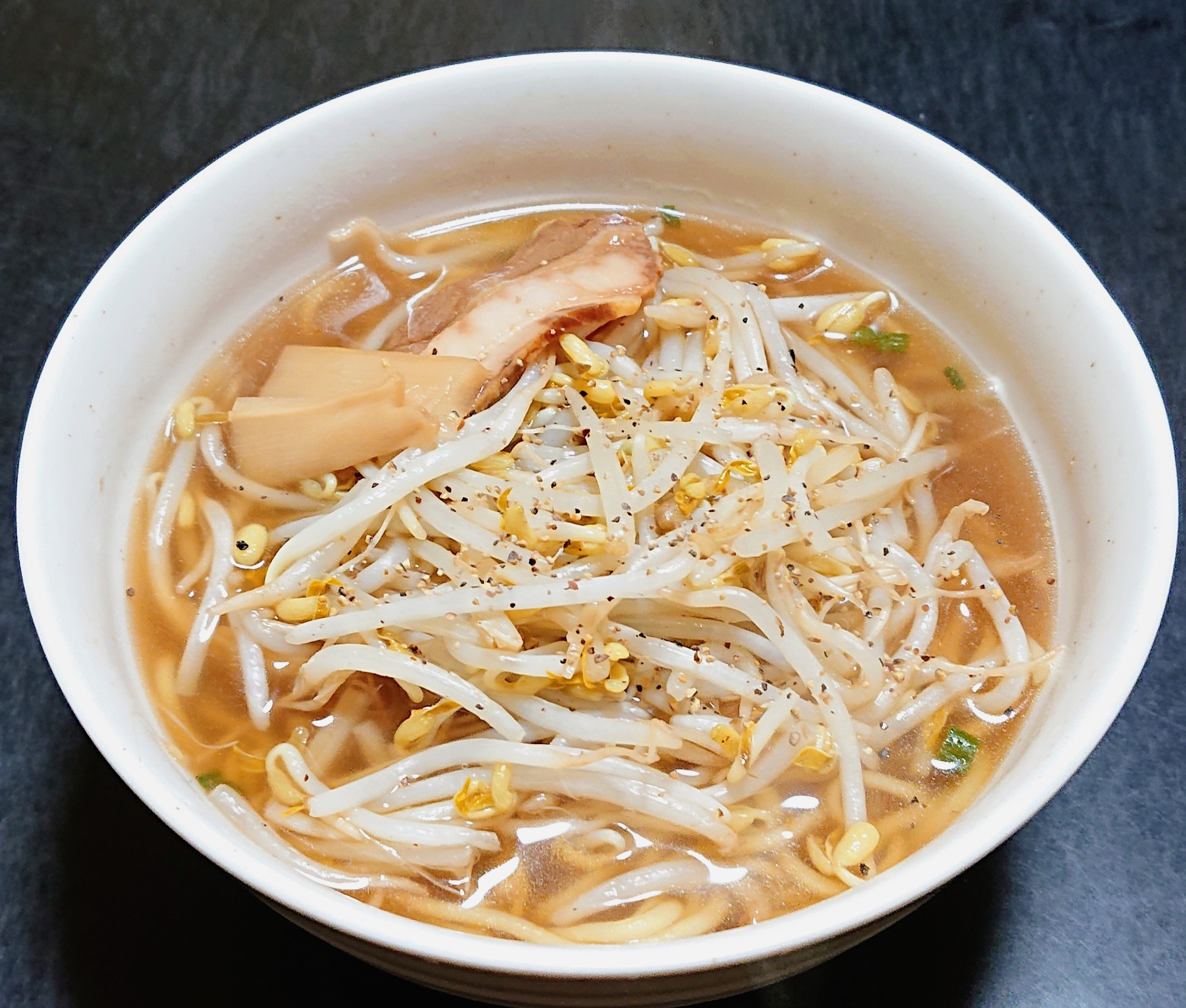 めん楽☆もやしたっぷりエコノミーラーメン