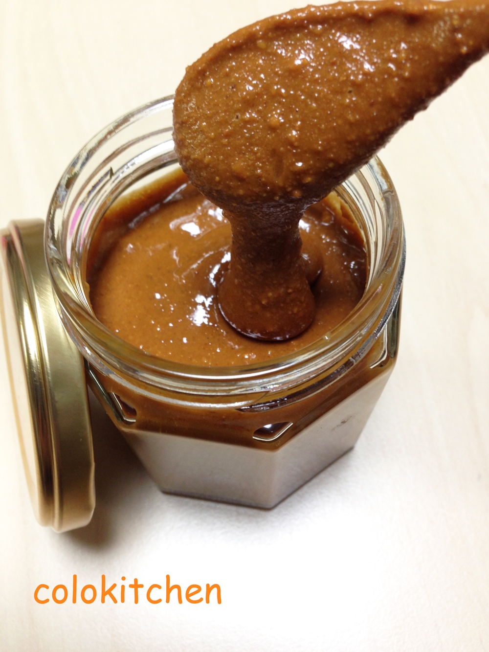 落花生から作る濃厚ピーナッツバター