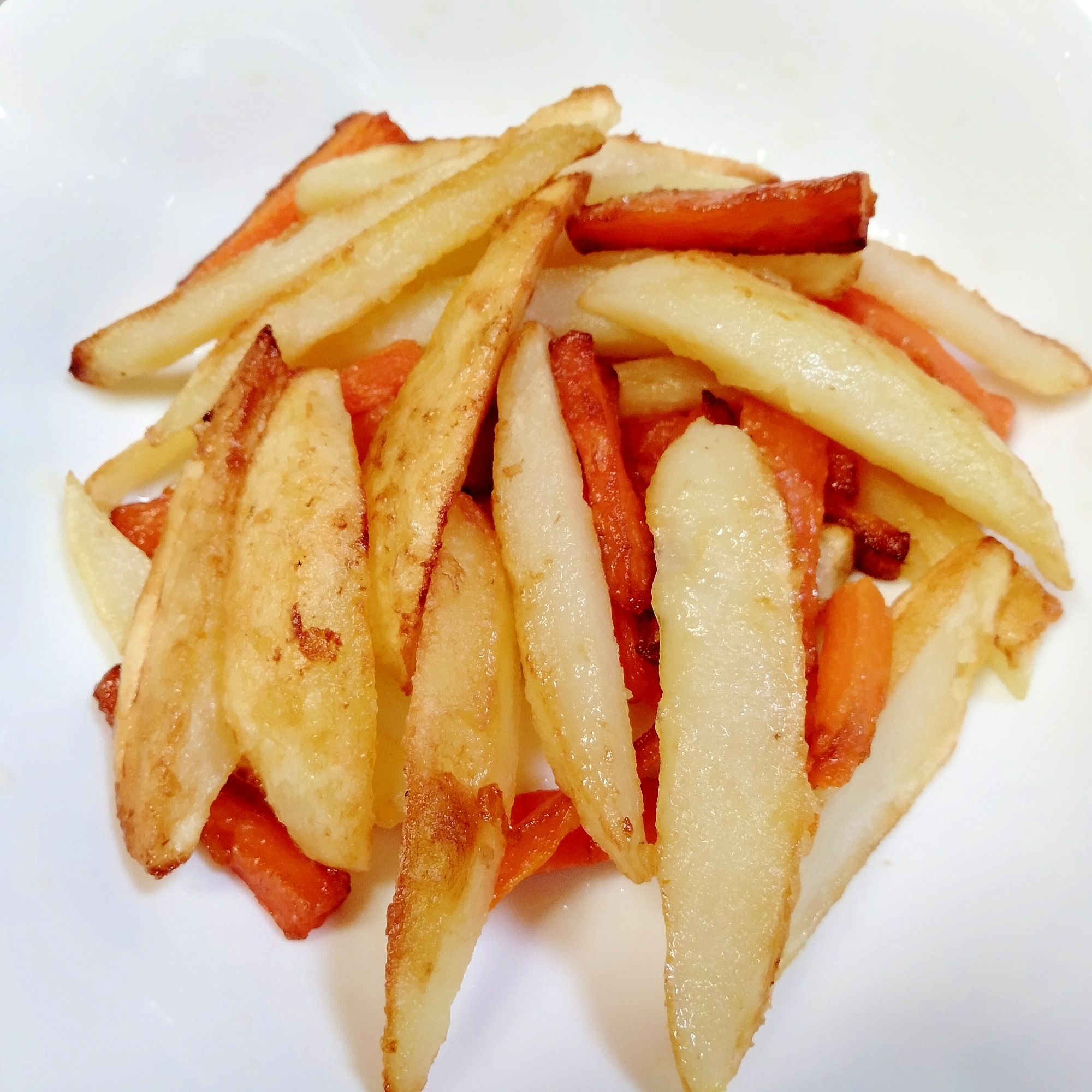 少ない油で揚げ焼き。さくさくフライドポテト＆人参 レシピ