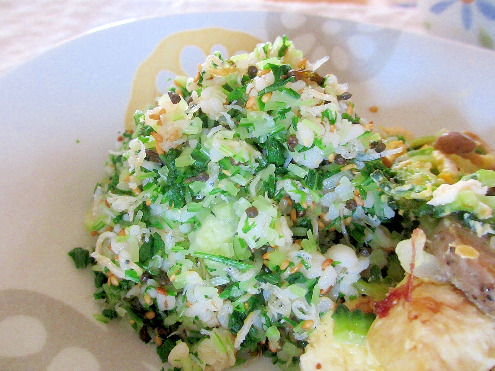 水菜とカリカリジャコとシソの実の混ぜご飯