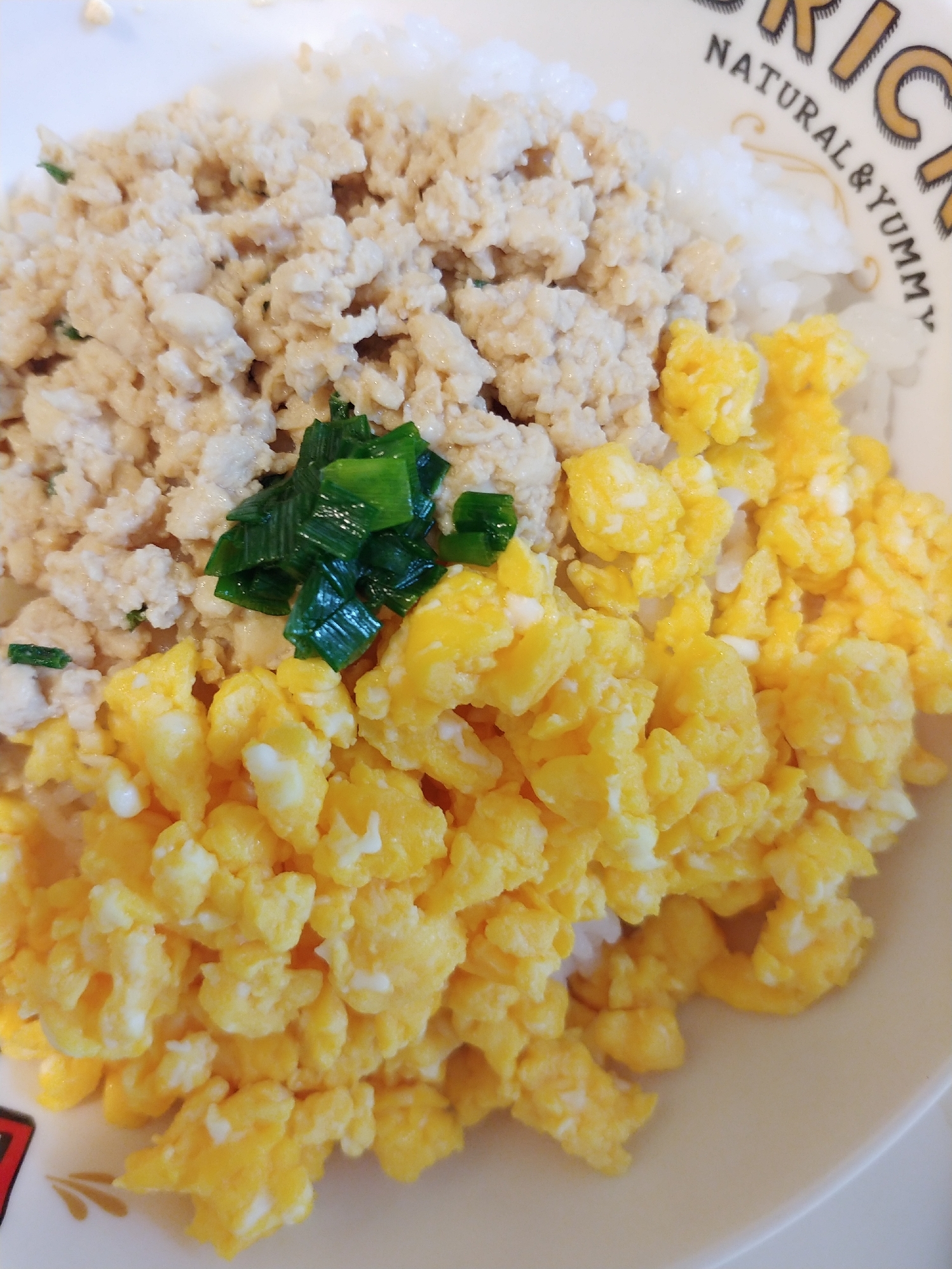 凍らせ豆腐で♡ふんわりそぼろと卵の2色丼♪