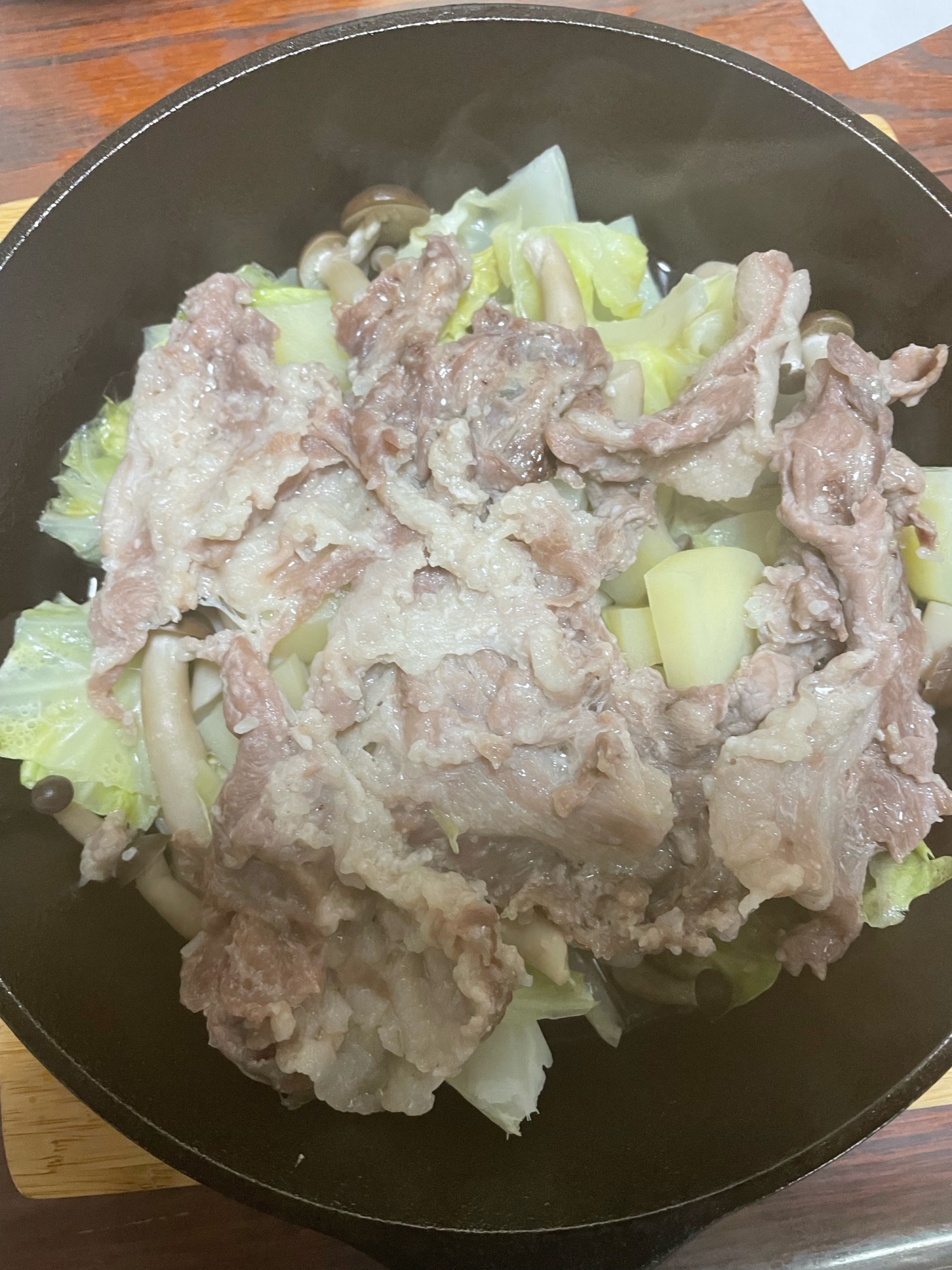 豚肉の塩麹漬けと野菜の蒸し焼き