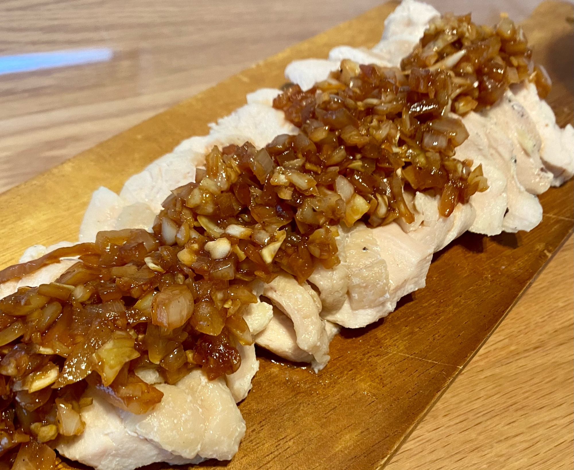 しっとり柔らか鶏むね肉のハム 香味ソース添え