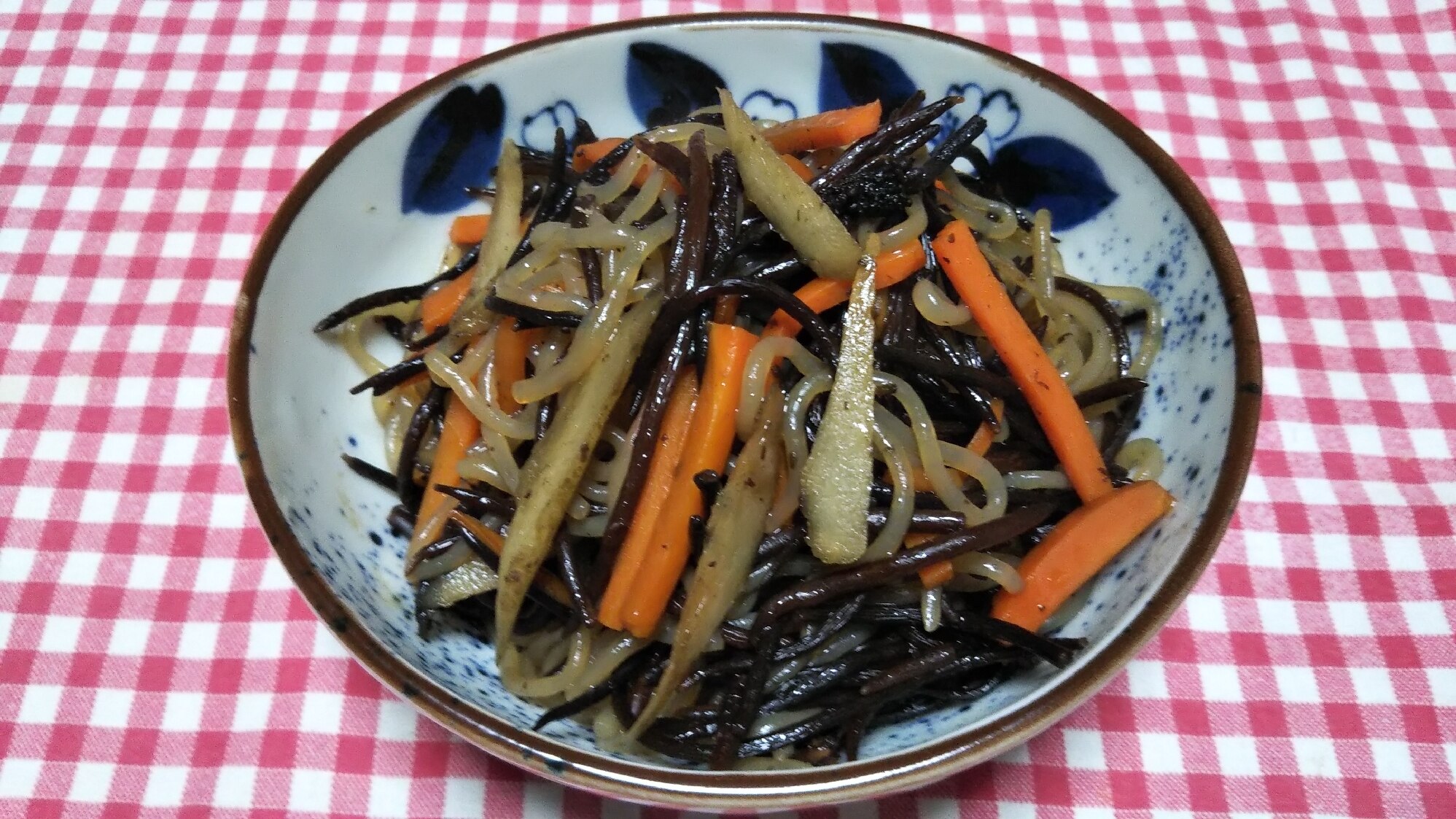 白滝と人参とゴボウ入りひじき煮☆ レシピ・作り方 by ミニー7015