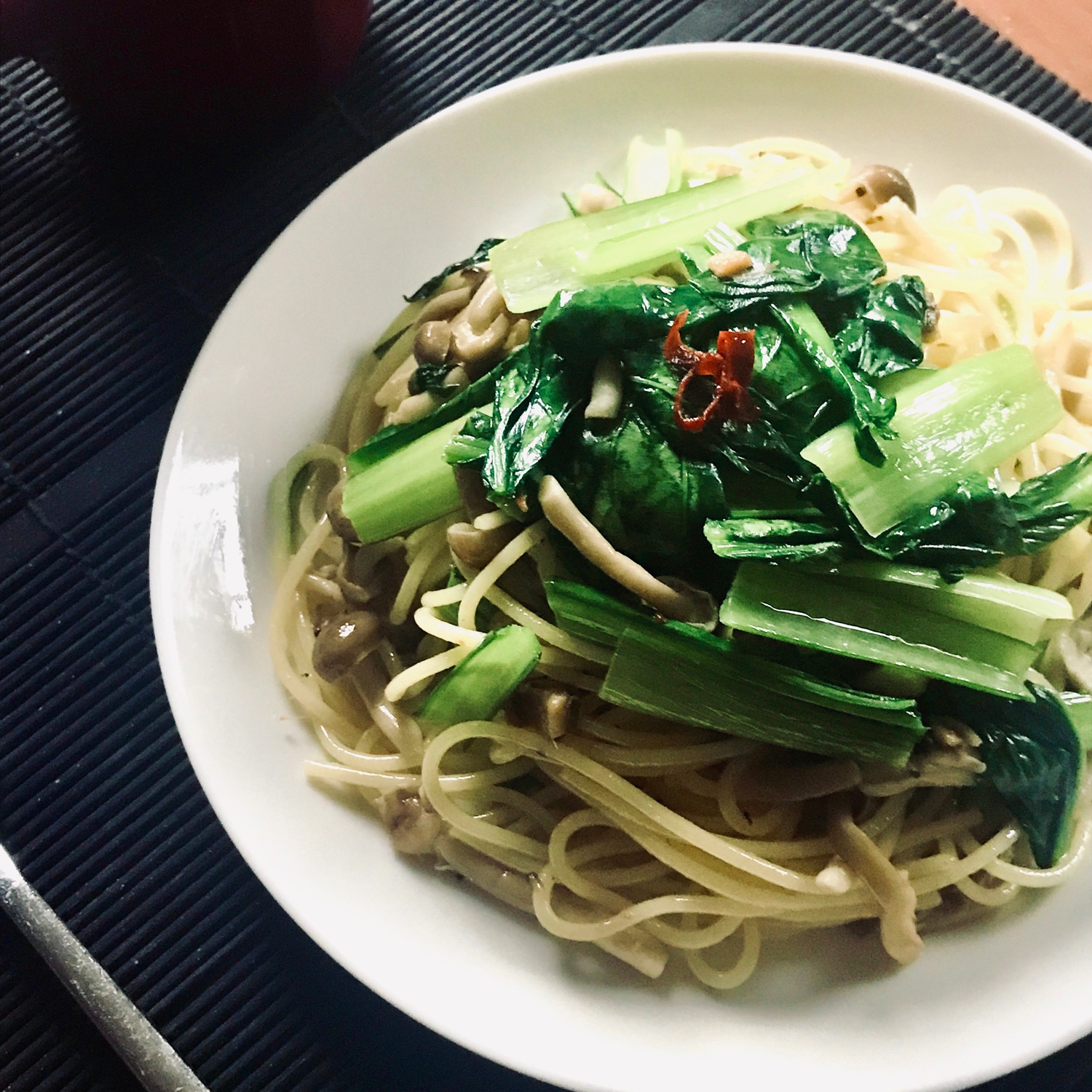 小松菜としめじのアンチョビパスタ