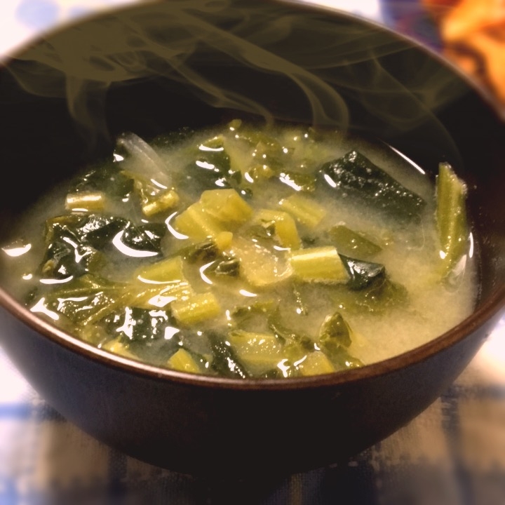 大根の葉と玉ねぎのお味噌汁