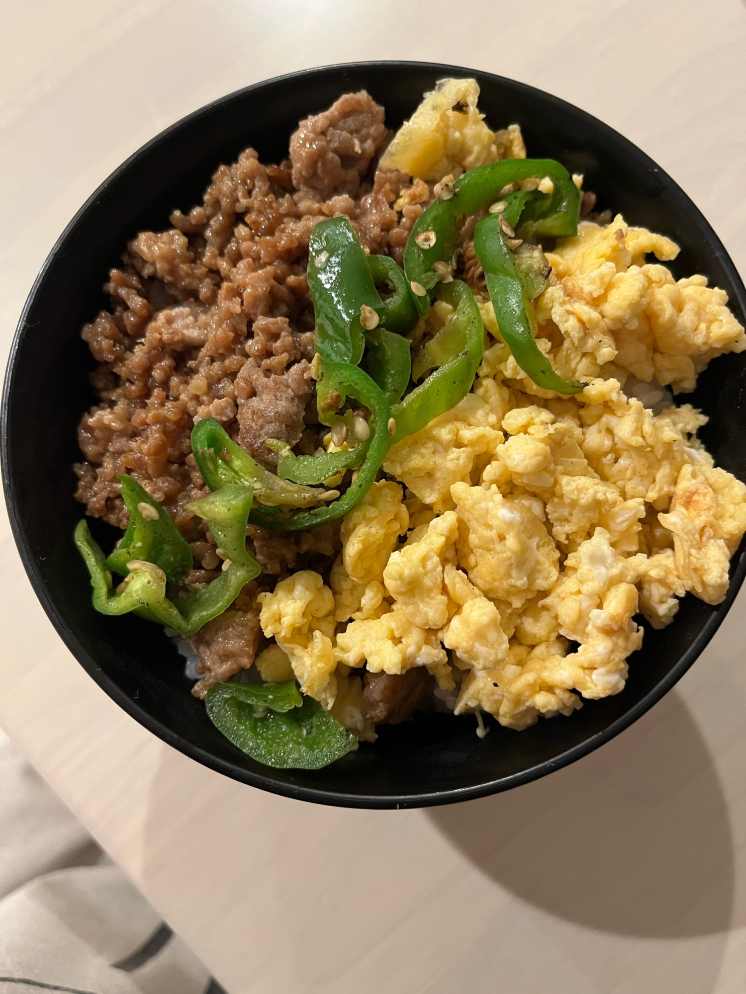 甘い卵がおいしい三食丼