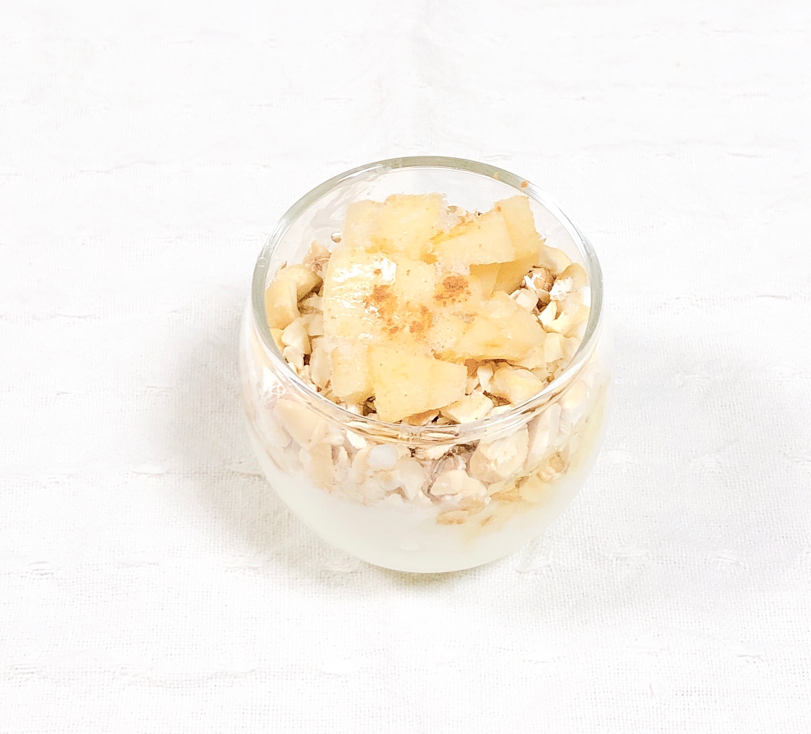 簡単⭐冷凍りんごとカシューナッツ入りヨーグルト