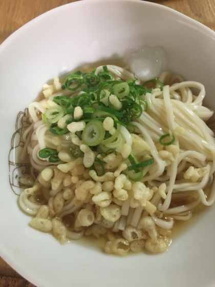 ネギと天かすのぶっかけうどん