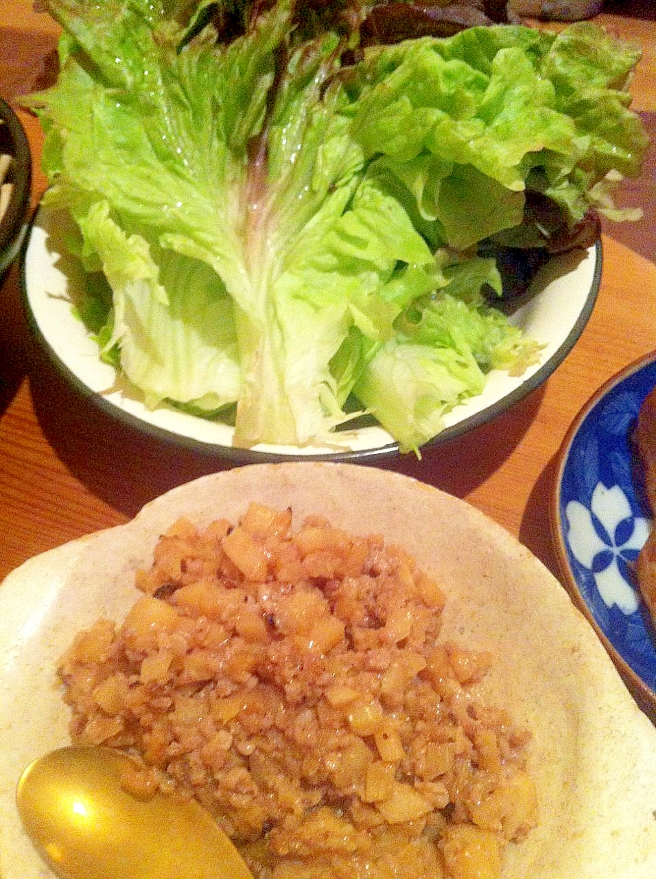 たけのこ肉味噌　レタス巻き