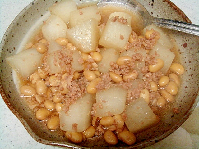 大豆と大根、豚ミンチの煮物