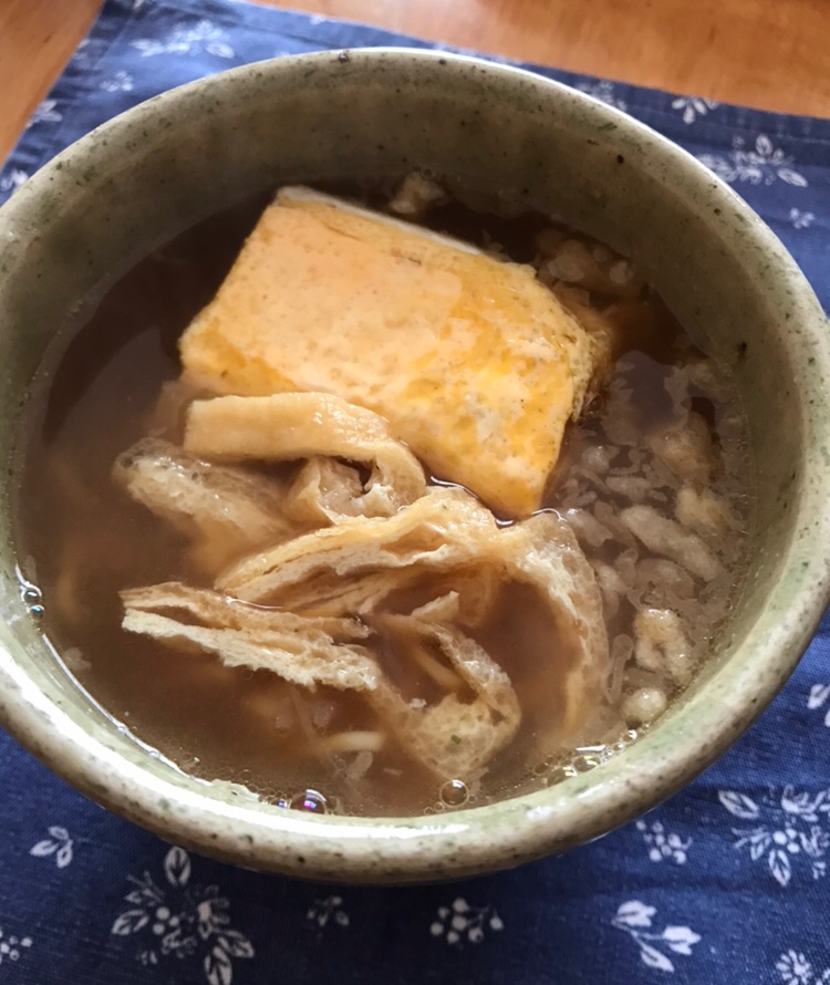 卵焼きと油揚げ、天かすの味噌ラーメン