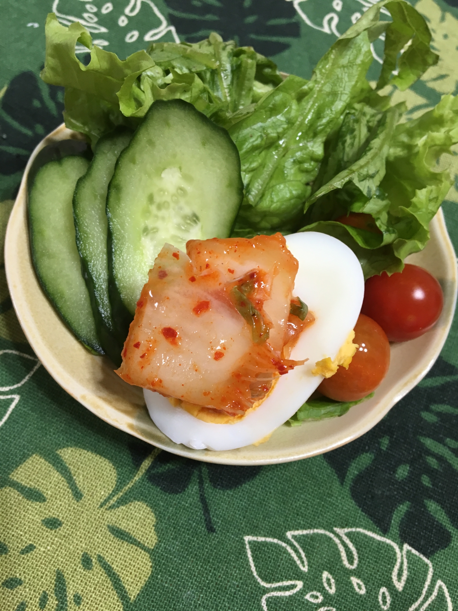 白菜キムチゆで卵のグリーンレタスサラダ(^^)