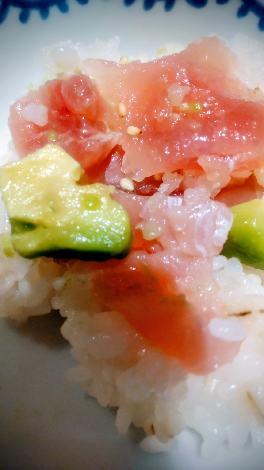 まぐろアボカド丼