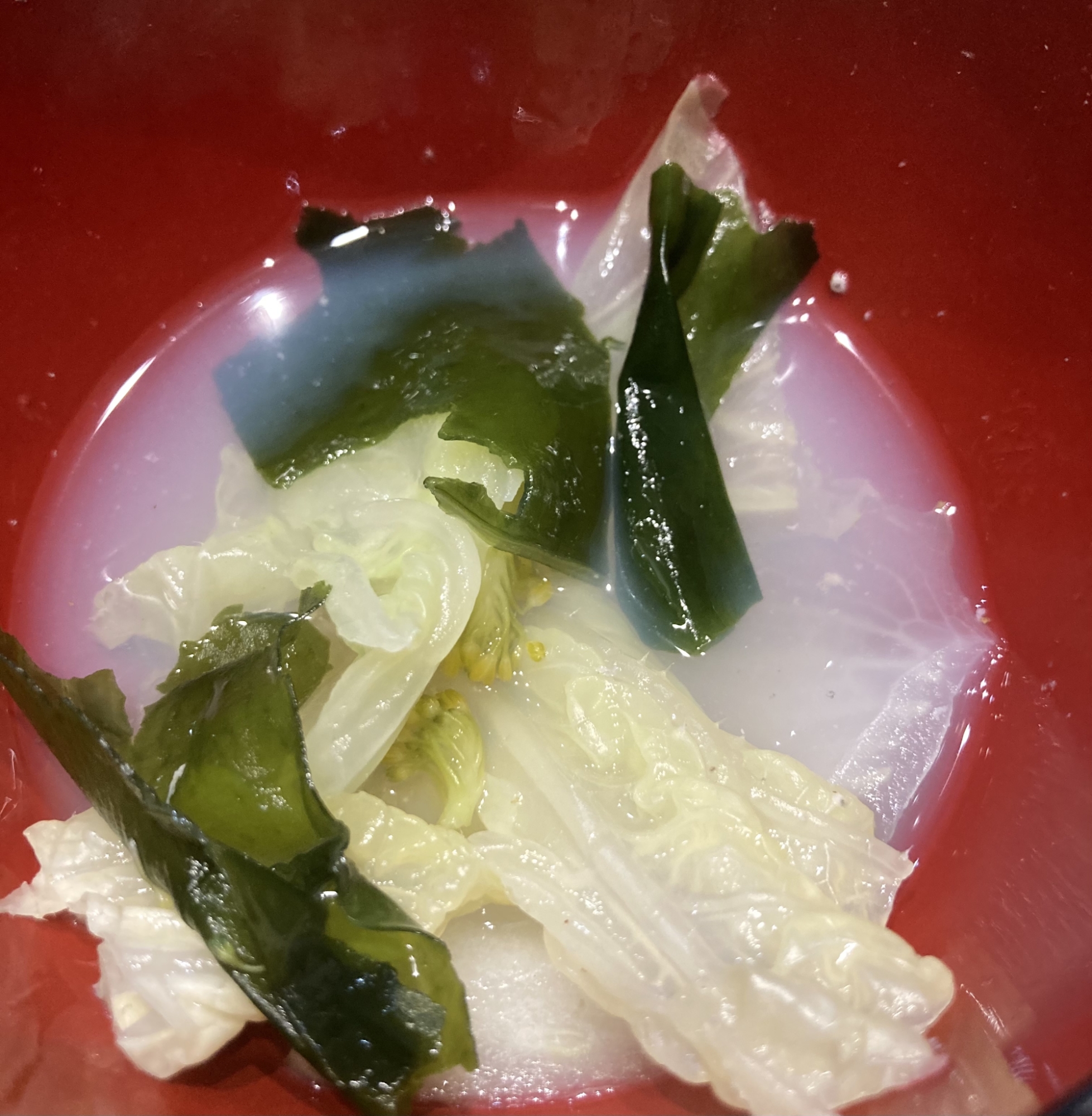 牡蠣鍋の残り汁でわかめと白菜スープ！