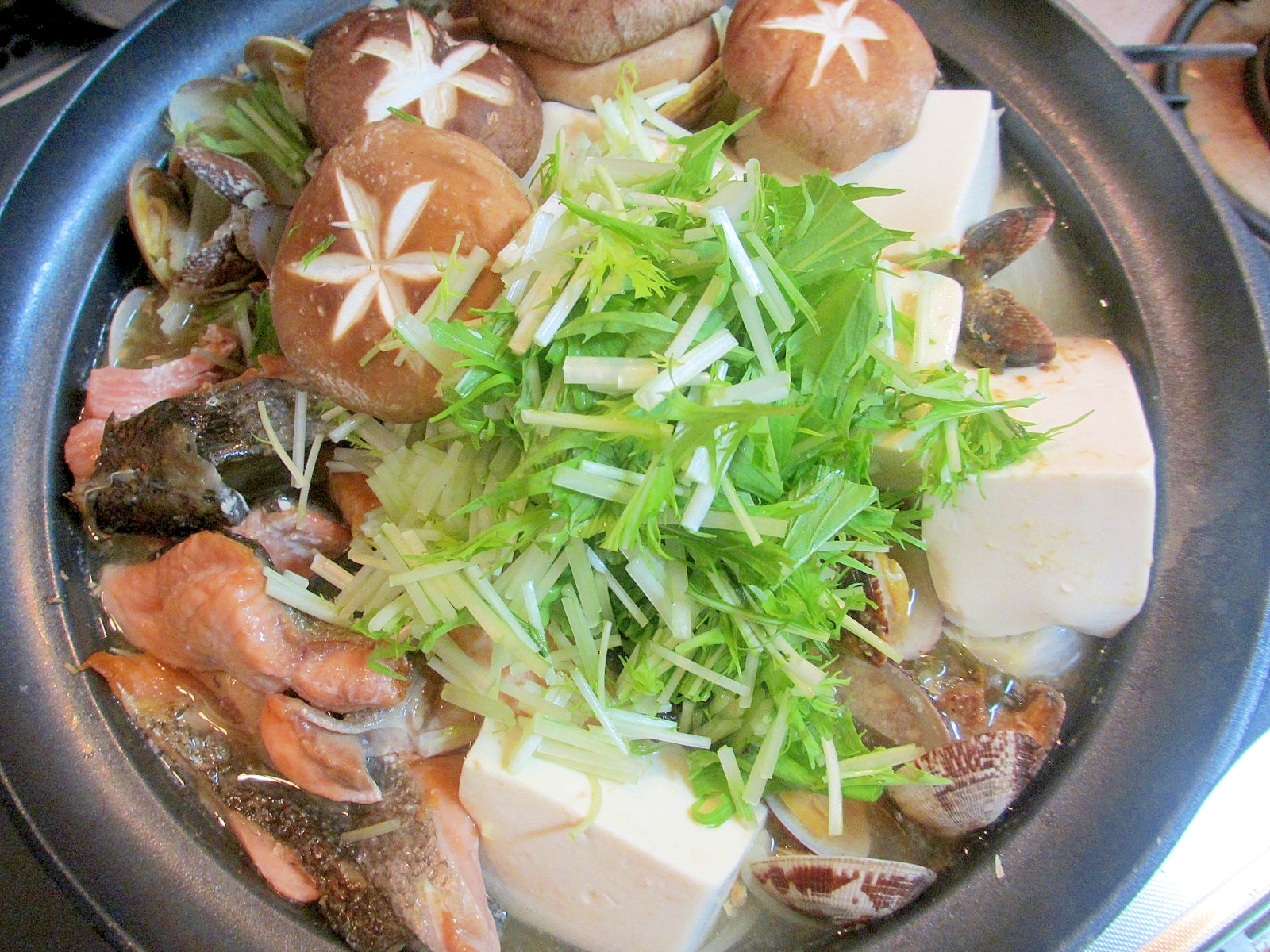 鮭とアサリの生姜味噌鍋