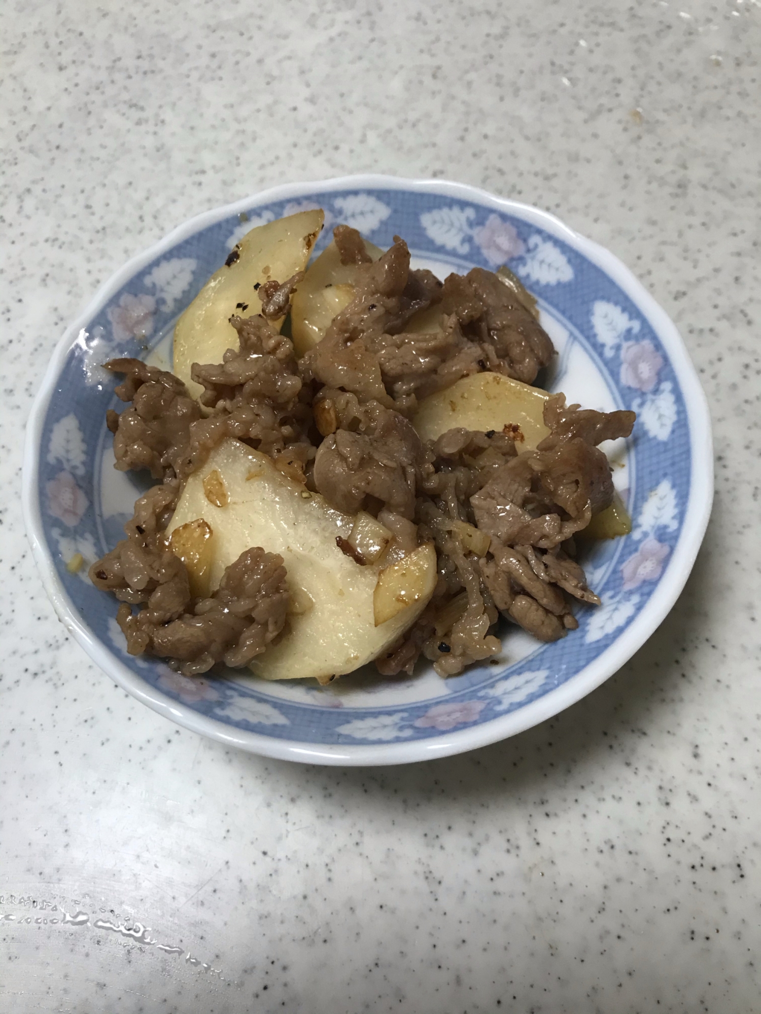 カブと牛肉のにんにく炒め