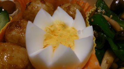いつも新しい卵には悪戦苦闘でしたが、今回はぽんぽんぷーさんのレシピを参考にしたらきれいに剥けました!!
ありがとうございました(*^^*)