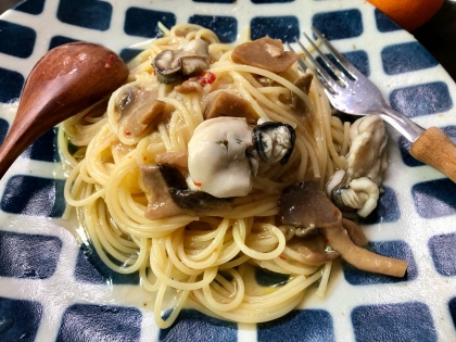 牡蠣の燻製オイル漬けのペペロンチーノ