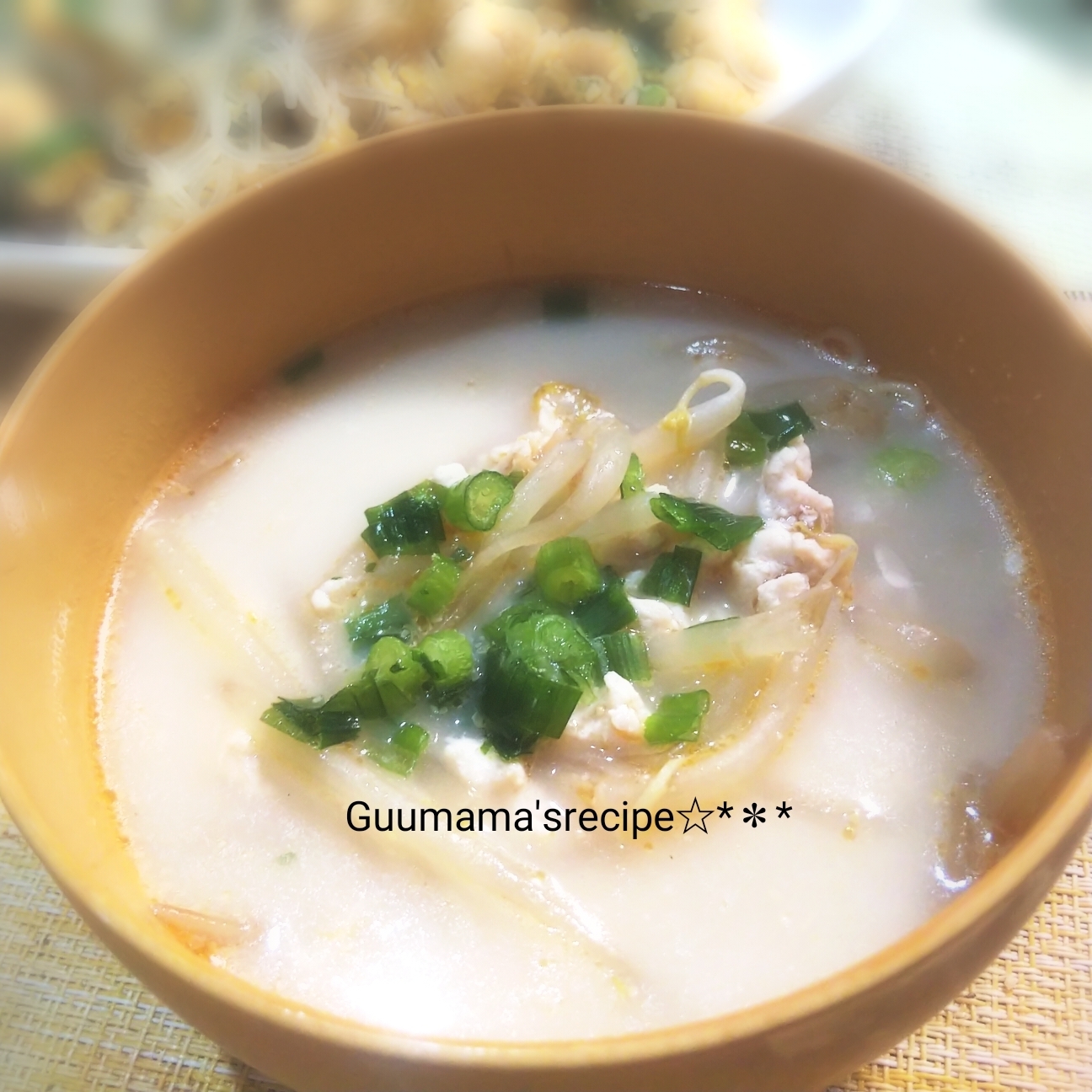 もやしと鶏ひき肉の坦々風スープ