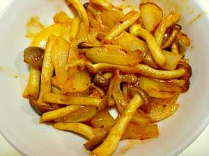 しめじと玉ねぎのカレー炒め