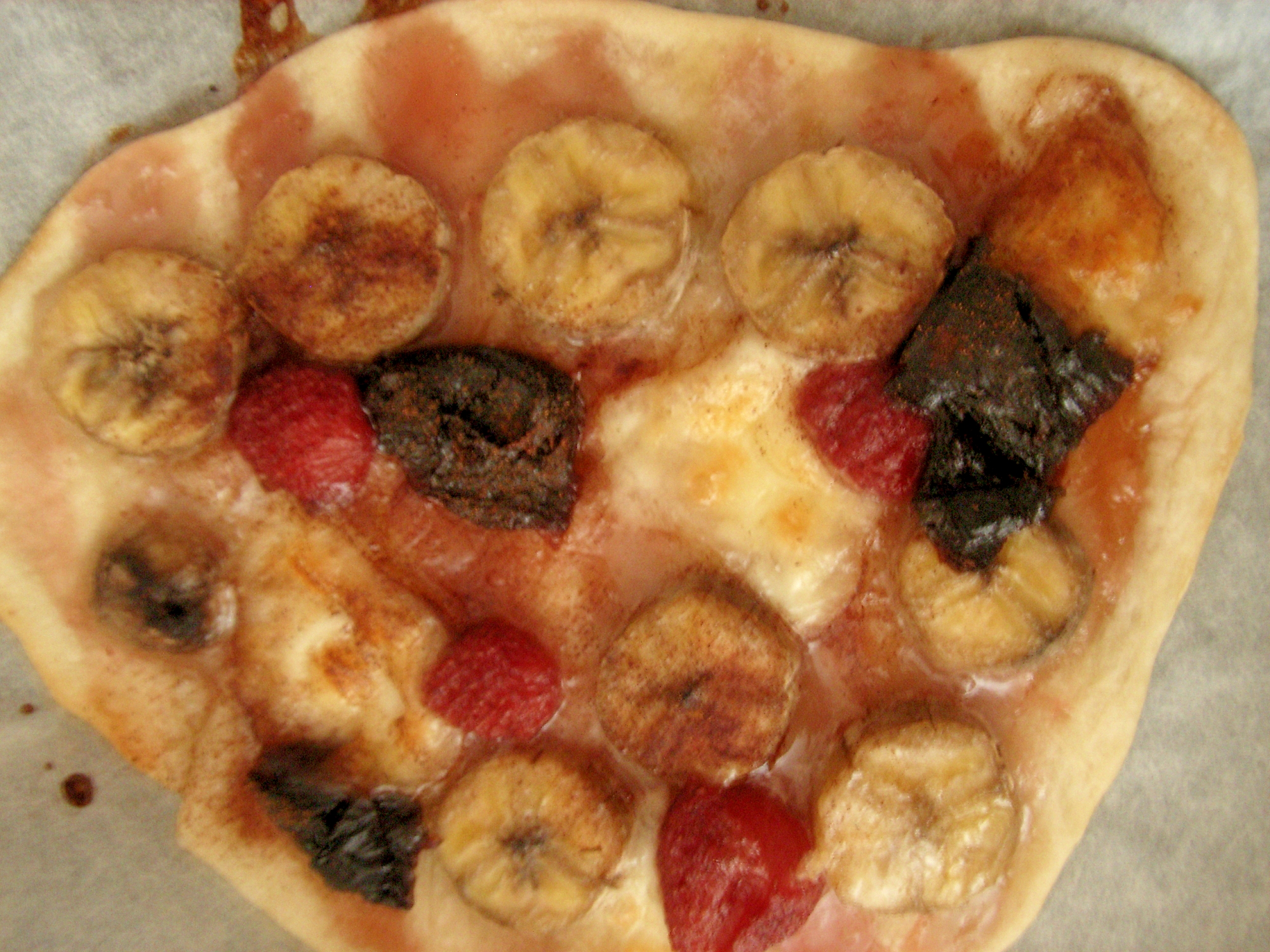 おうちでピザ！　～バナナと苺のデザートピザ～