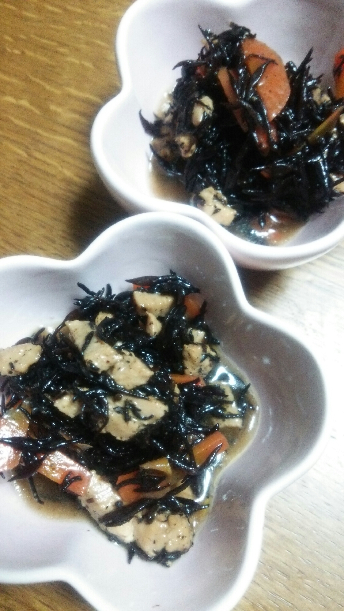 ひじきと鶏と人参の煮物