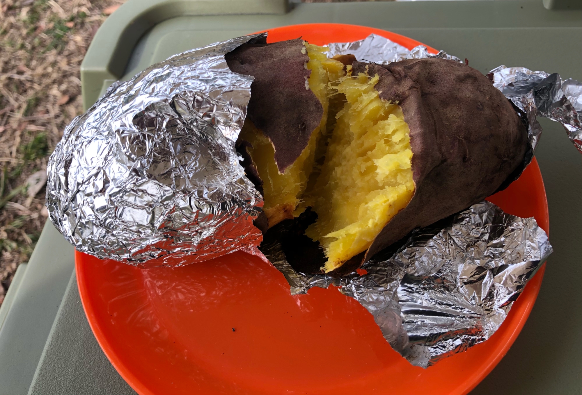 キャンプ飯スィーツ 焚き火で焼き芋 レシピ 作り方 By りんりんりん 楽天レシピ キャンプ飯スィーツ 焚き火で焼き芋 レシピ 作り方 By りんりんりん 楽天レシピ