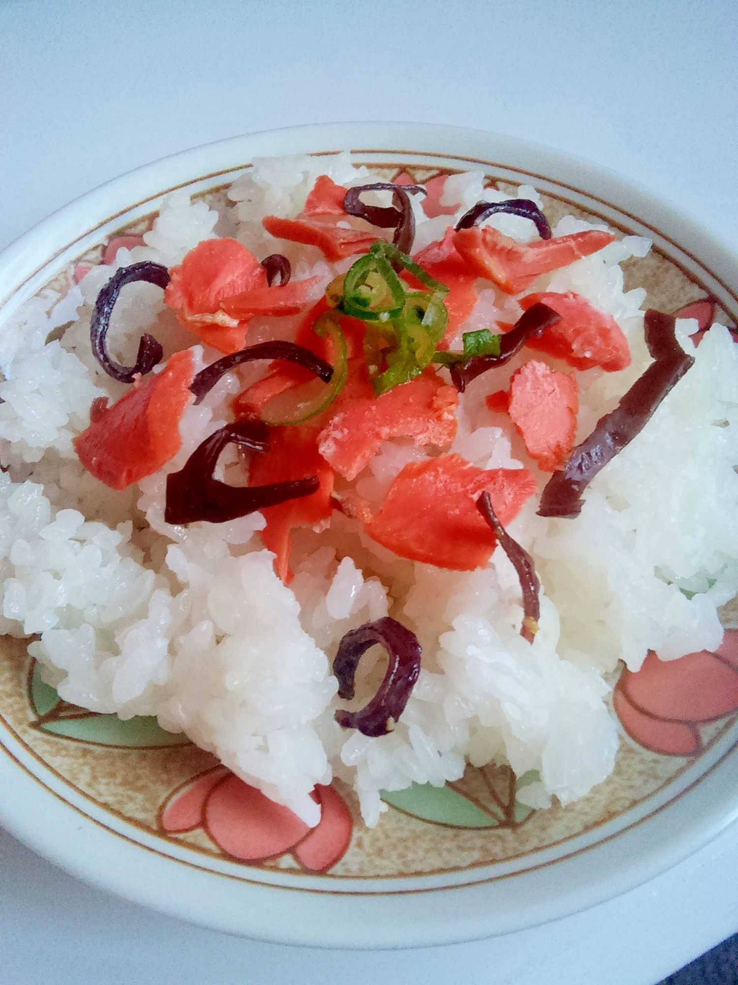 ずぼらレシピ★鮭ときくらげのっけご飯★ラー油風味