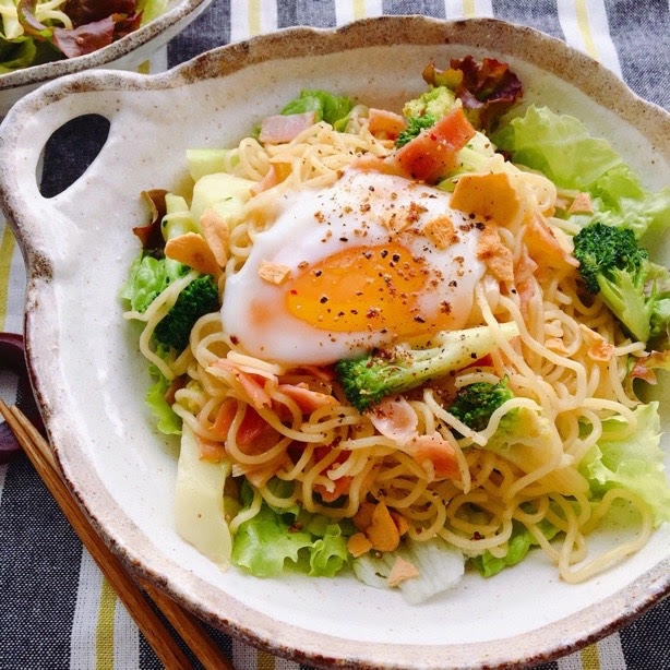 マルちゃん塩焼そばdeペペロン風塩焼そば 温玉のせ レシピ 作り方 By Mari 楽天レシピ