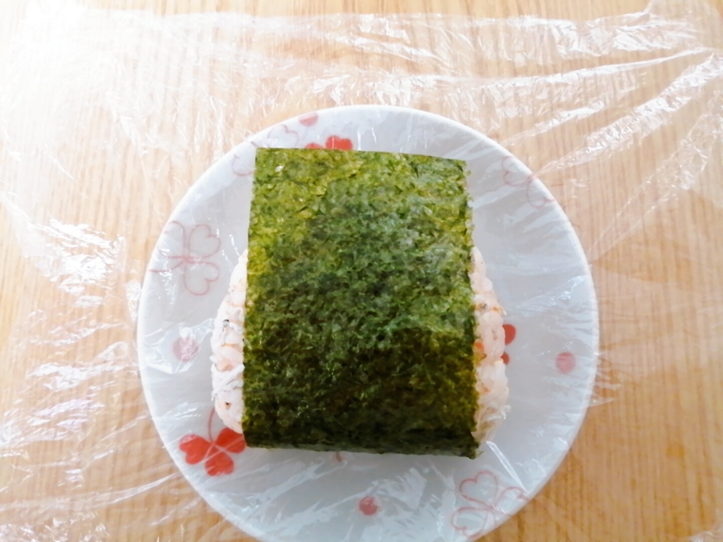 ちりめんじゃことたらこふりかけとごまのおにぎり