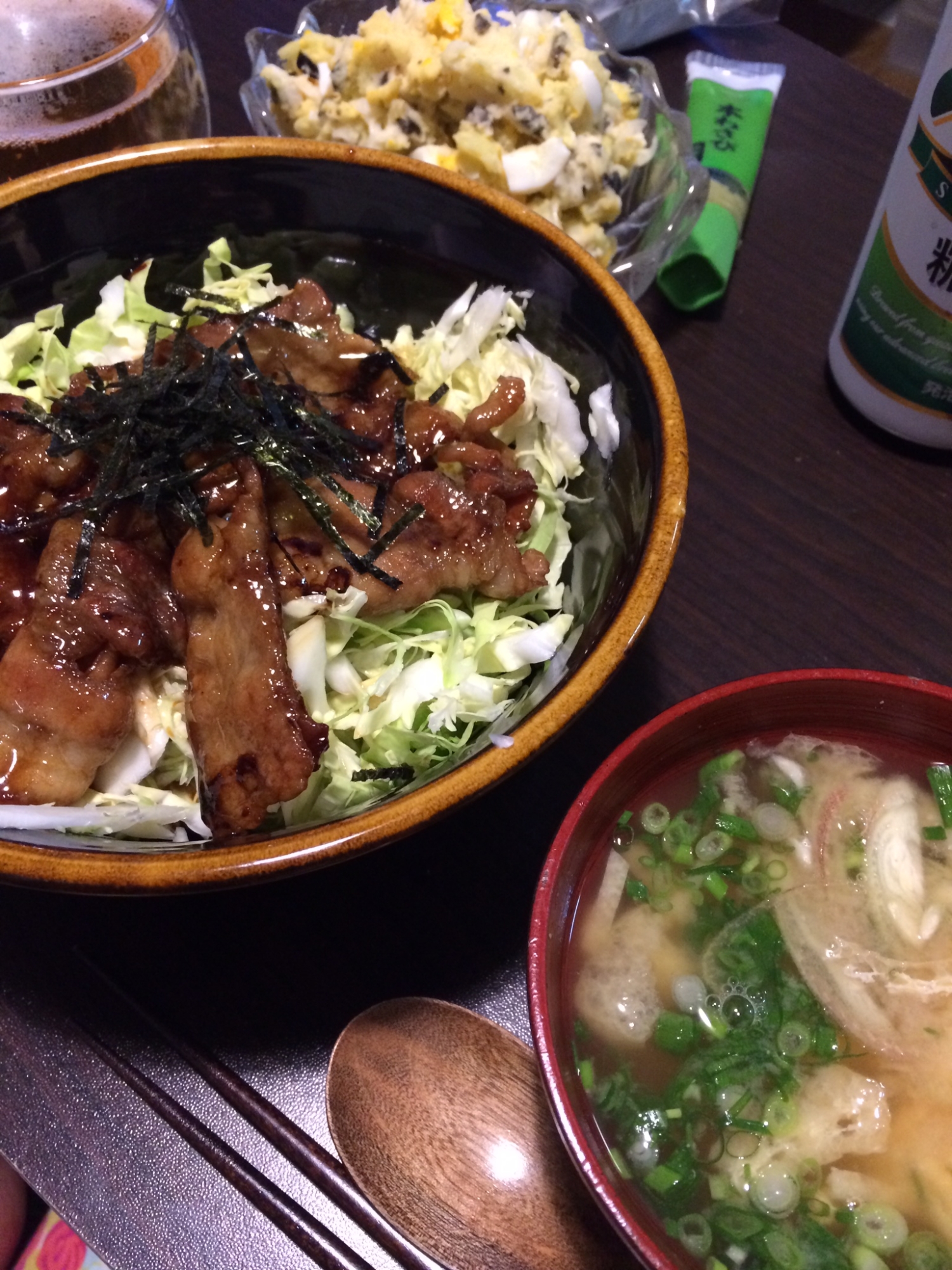 キャベツたっぷり豚バラ丼