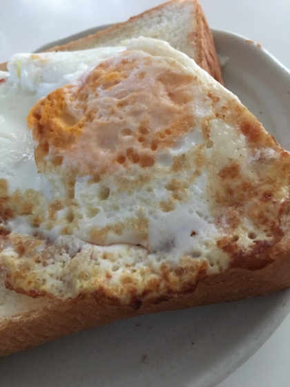 食パン＋たまごはケチャップが定番でしたが、マヨネーズ＋ソースも美味しかったです