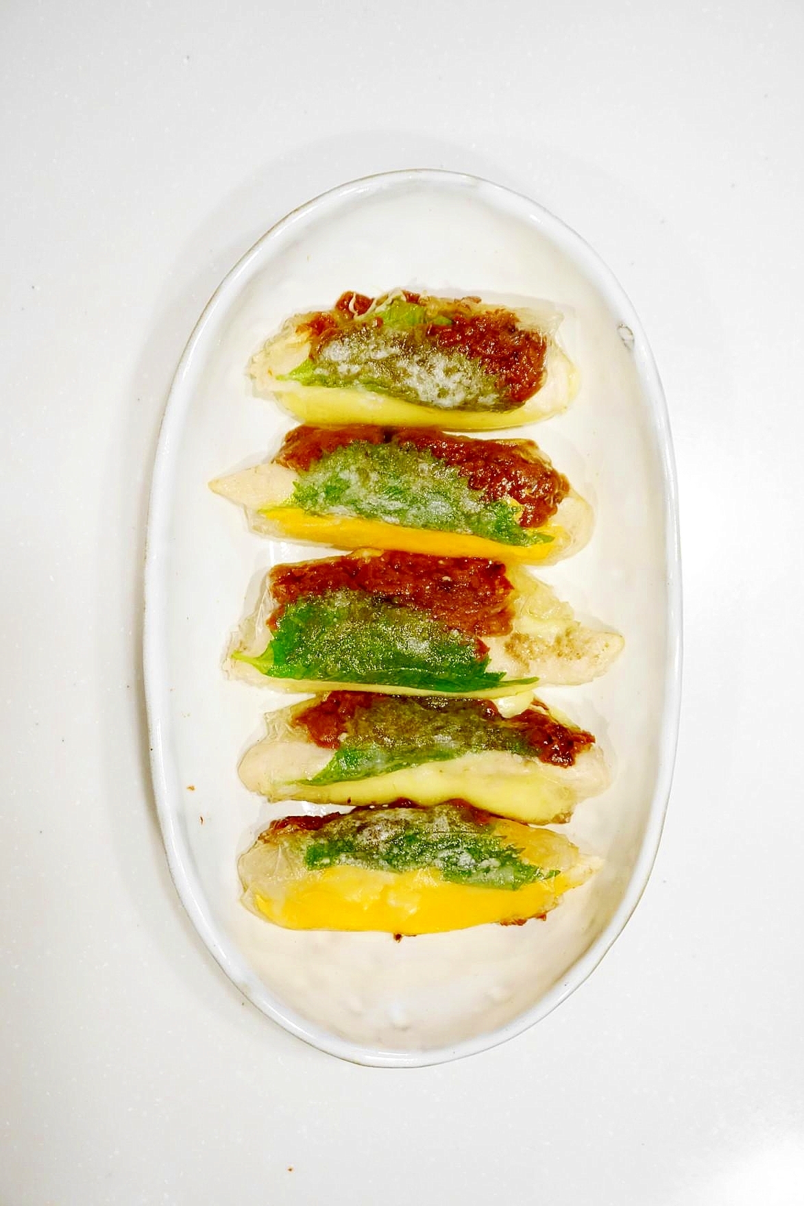 ライスペーパーで作る!鶏肉の梅しそチーズ包み焼き