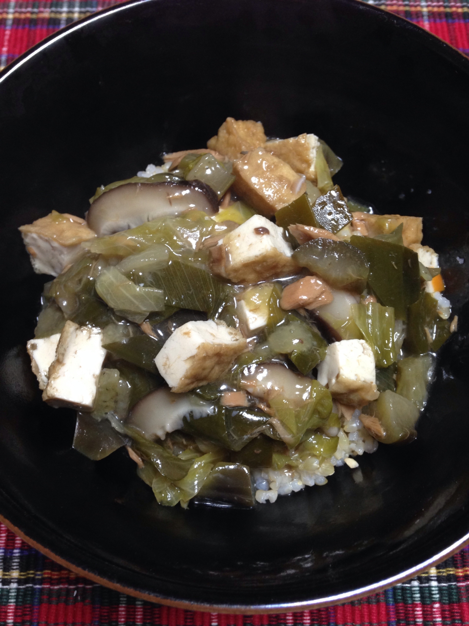 今夜の主役!いろんな食材たっぷり丼