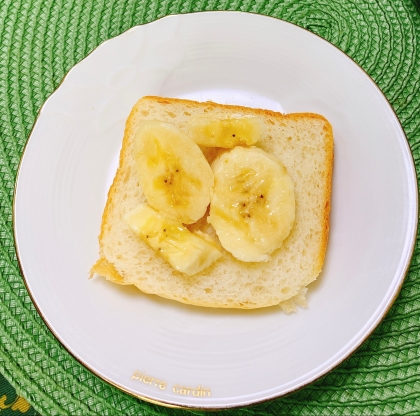 ミルククリームにバナナを乗せました✧˖°朝ごはんに作りました‎♪ْ˖⋆とてもおいしくできましたෆ*ｵｨｼｨෆ(⸝⸝> ᢦ <⸝⸝)ˎˊ˗