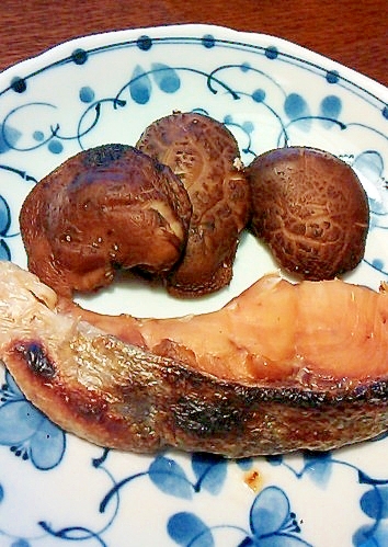 同時にグリル★焼き鮭と焼きしいたけ