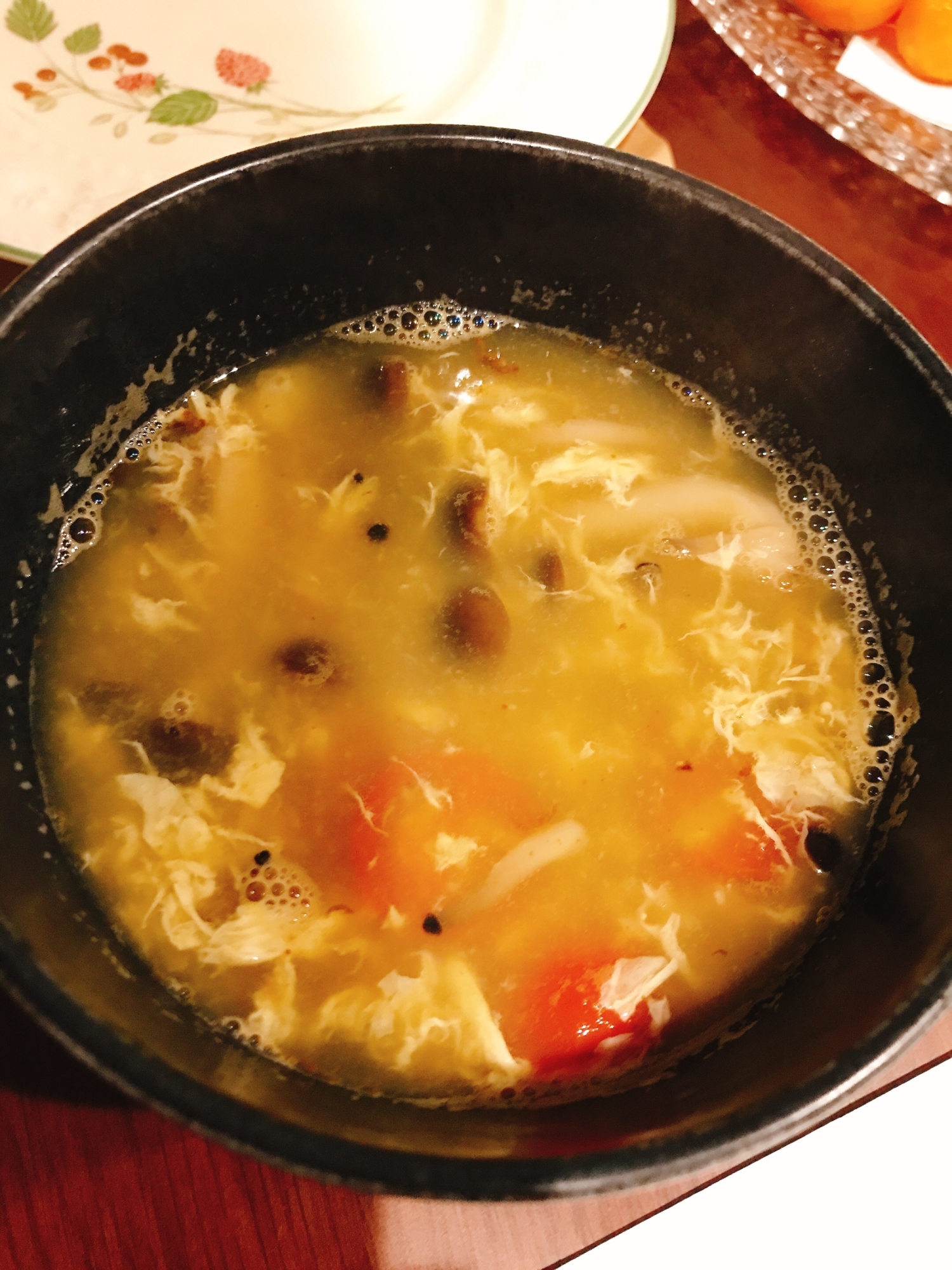 海老香る☆しめじとミニトマトの卵スープ