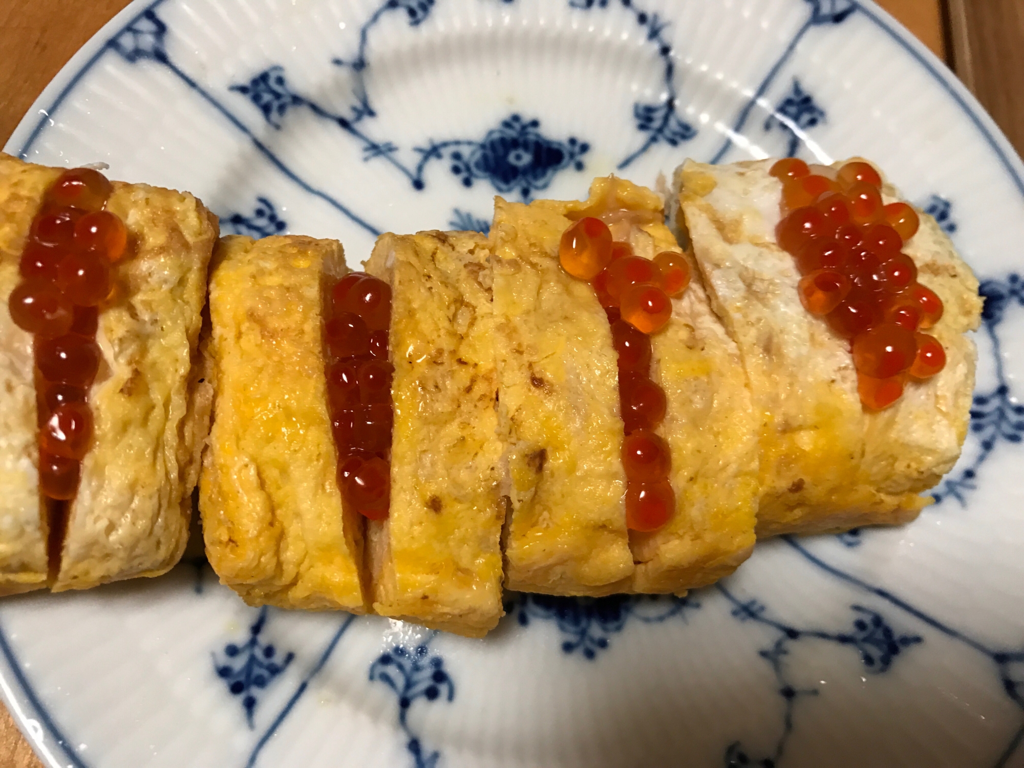 いくらの醤油漬け卵焼きサンド