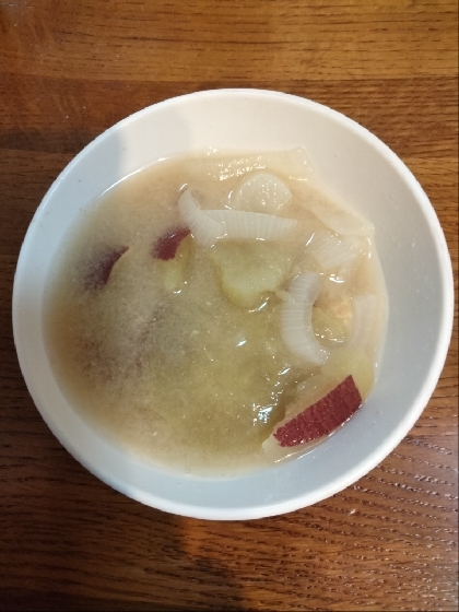 さつまいもと新玉ねぎの味噌汁