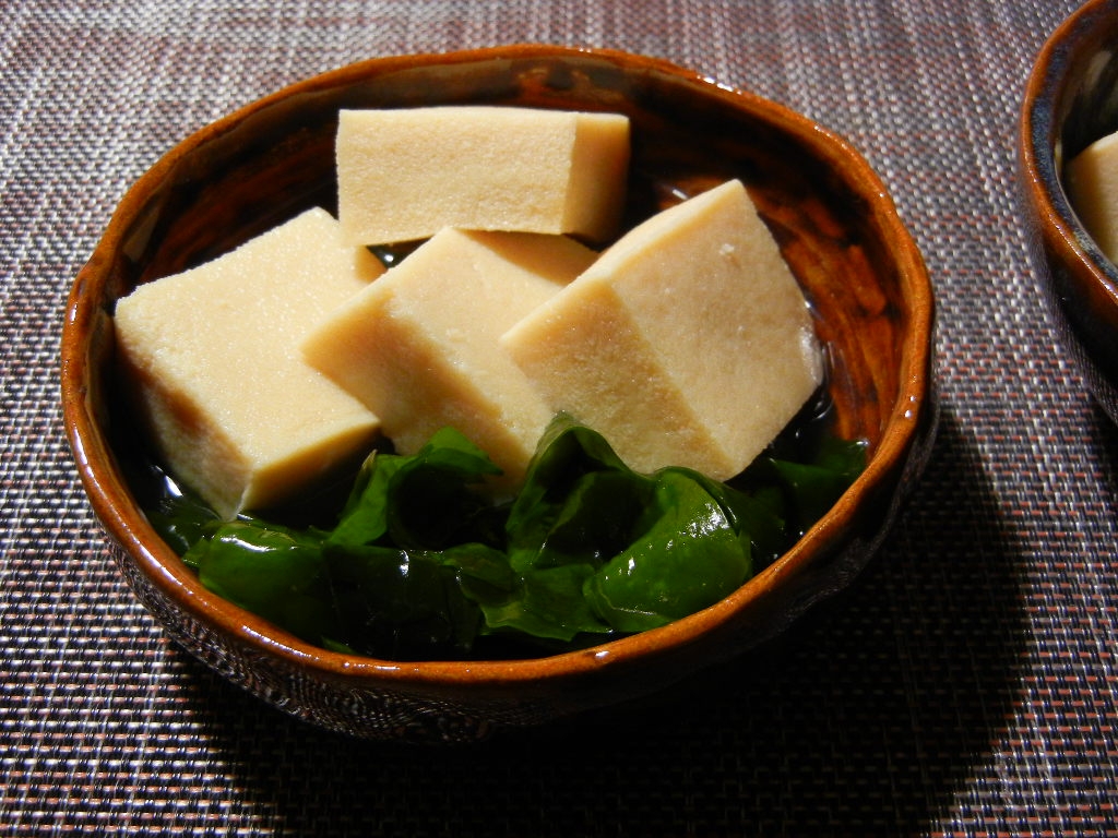 高野豆腐と生ワカメの煮物