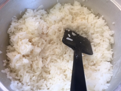 お陰様で頂いたタイ米を美味しく炊けました。まだまだあるので、この方法で、タイ米生活楽しみまーす♪
