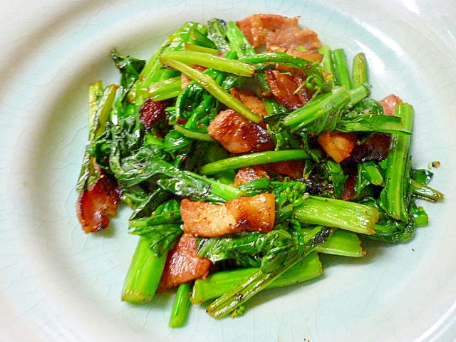 綺麗な色がご馳走 アスパラ菜とベーコンの炒め物 レシピ 作り方 By さとママ3645 楽天レシピ