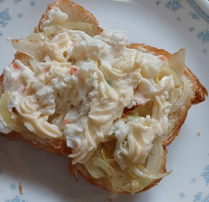 余ったポテトサラダを食パンに！ポテサラトースト