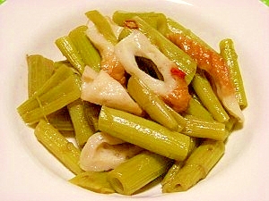 食べ頃です!フキノトウの茎の煮物