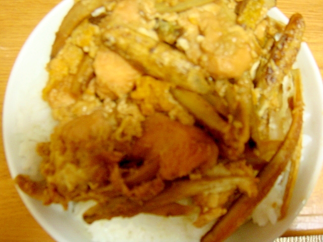 鶏ムネと牛蒡と豆腐のすき焼き卵丼