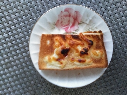 朝食に蜂蜜チーズトーストを
頂きました(*^^*)
アラジンは見張ってないと
すぐ焦げる(笑）
香ばしくて美味しかったです♥️