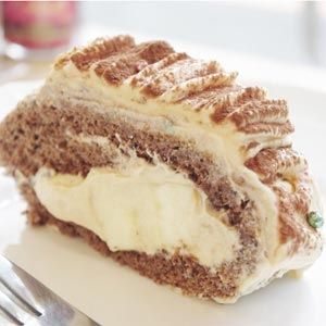 休日に作りたい♪キャラメル味のロールケーキ